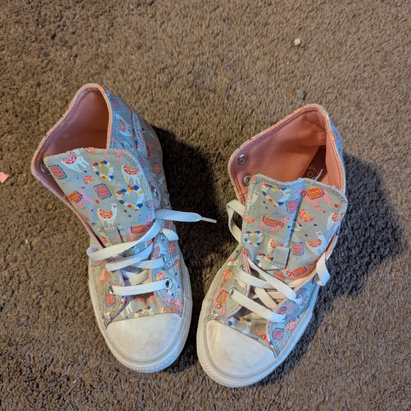 Converse Pink Sneakers Playful Canvas Design - Picture 1 of 10